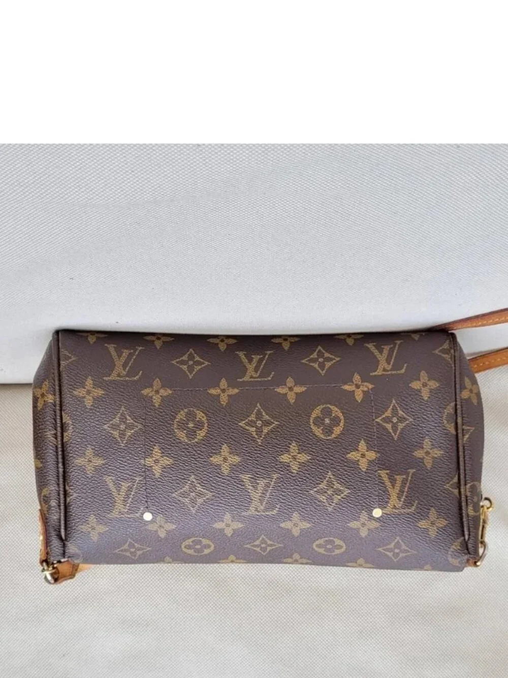 LOUIS VUITTON Favorite MM Monogram Bag - Picture 4 of 16